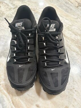 Nike Black and White Training Sneakers